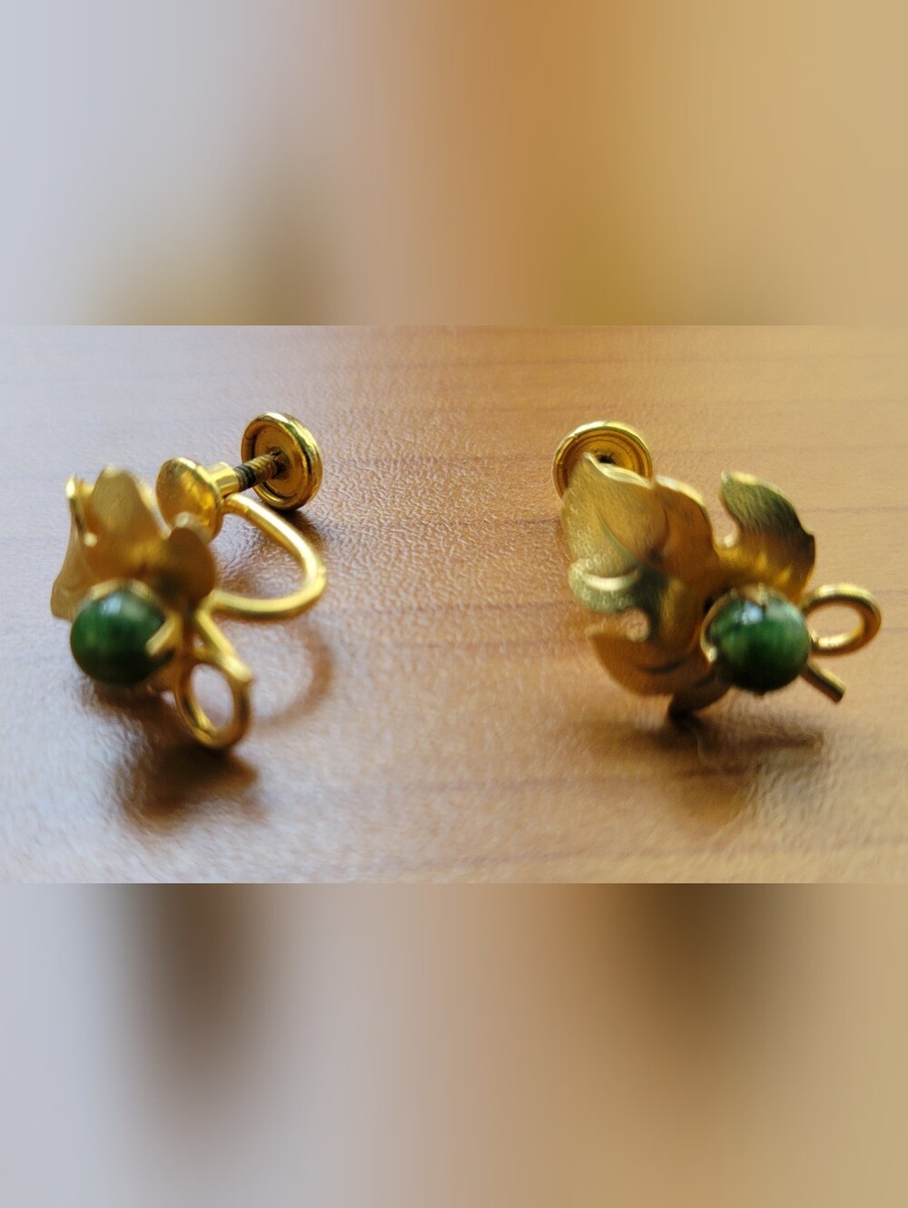 Vintage Gold-Tone Floral Green Bead Screw-Back Earrings
